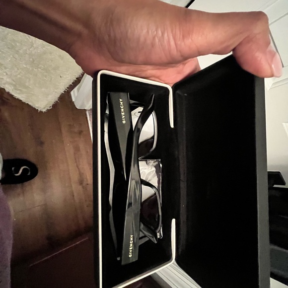 Givenchy Sunglass - Picture 4 of 5